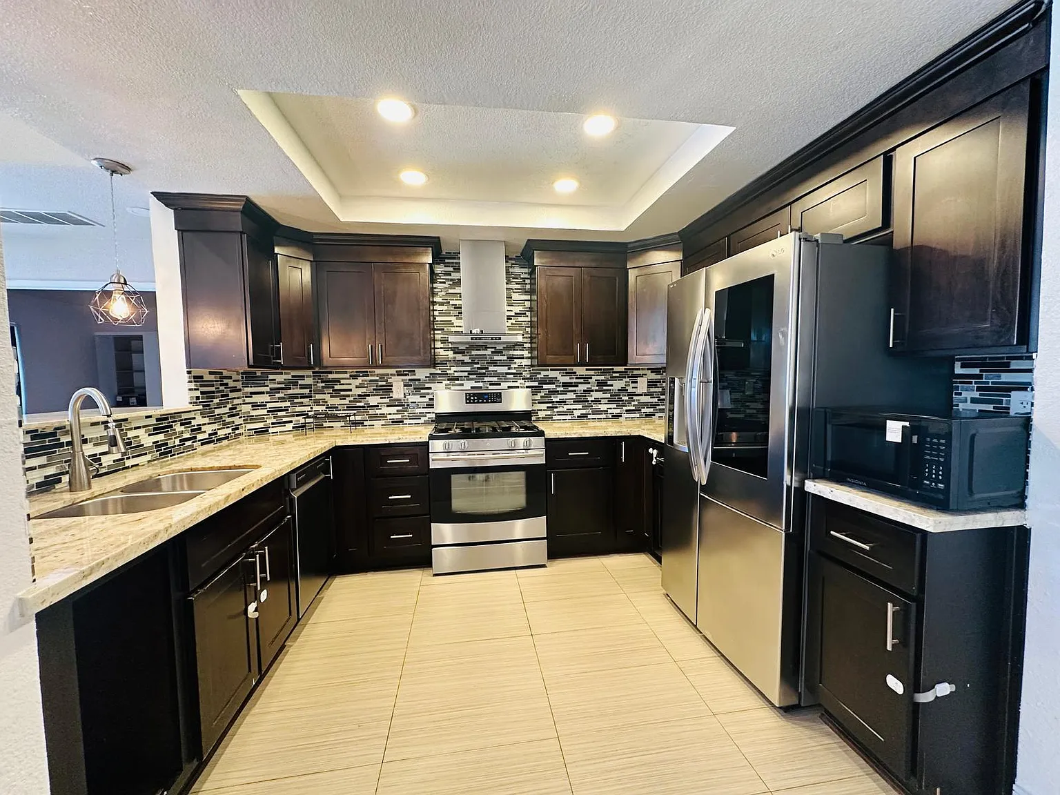 4 bed, 1554 sqft, $4,900 — Photo 4