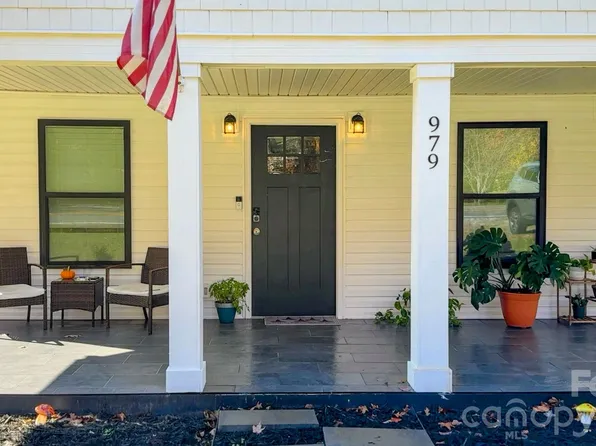 979 Howard Gap Rd, Tryon, NC 28782