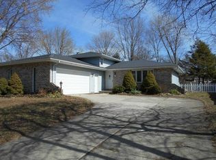 625 Parkwood Dr, Lowell, IN 46356
