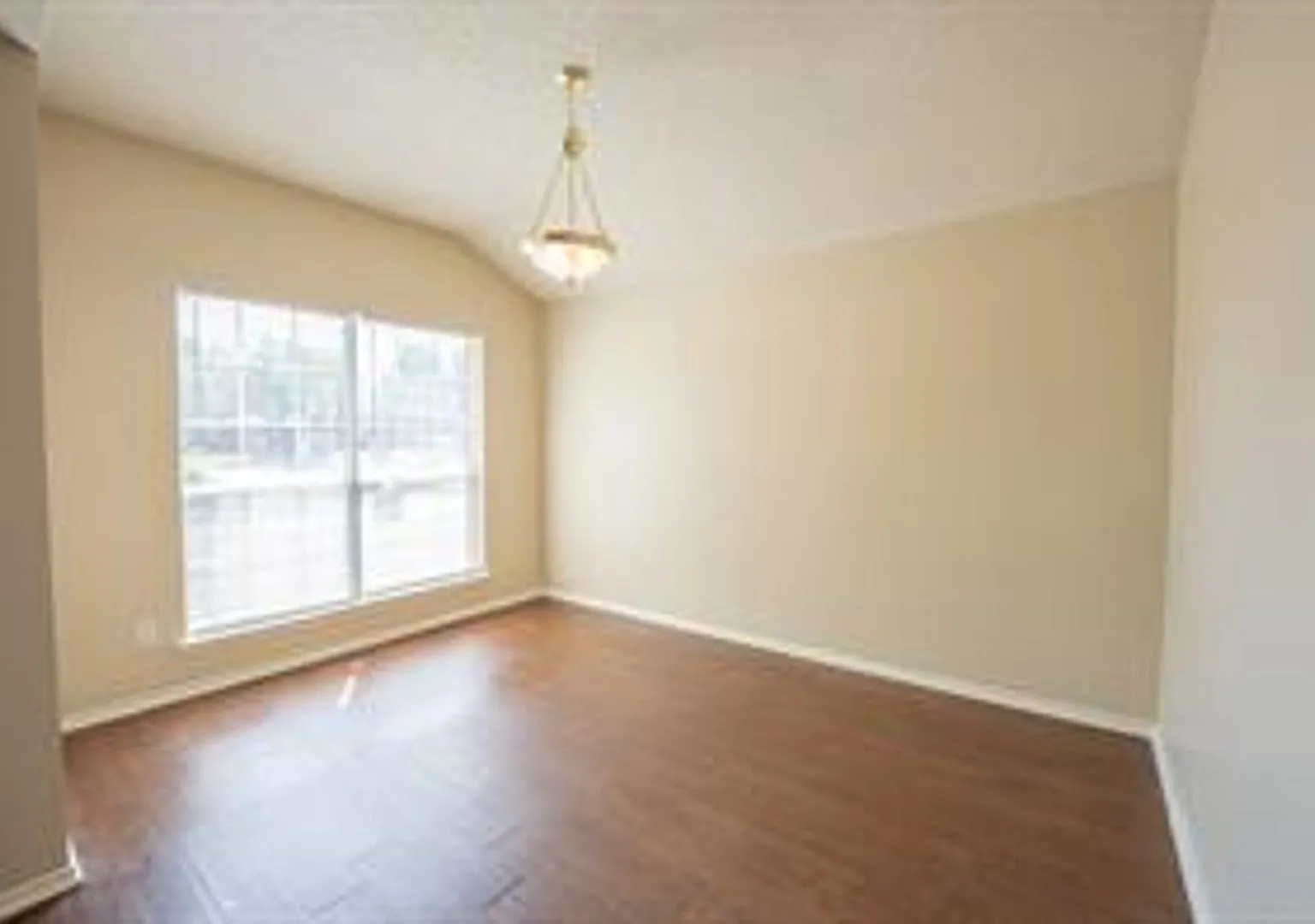 Great home for a great price in Lancaster! — Photo 2