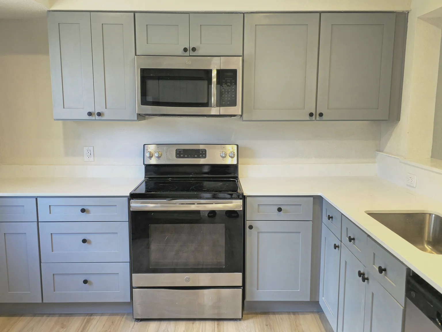 2 bed, 2.5 bath, 1430 sqft, $2,000 — Photo 3