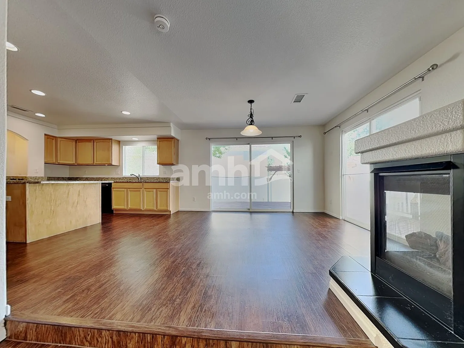 4 bed, 2.5 bath, 1858 sqft, $2,980 — Photo 4