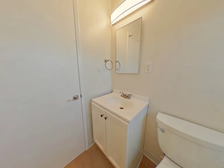 22 Coleman Pl #17 — Photo 8