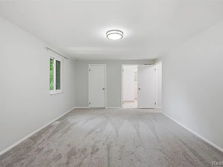 1880 Welling Dr — Photo 22