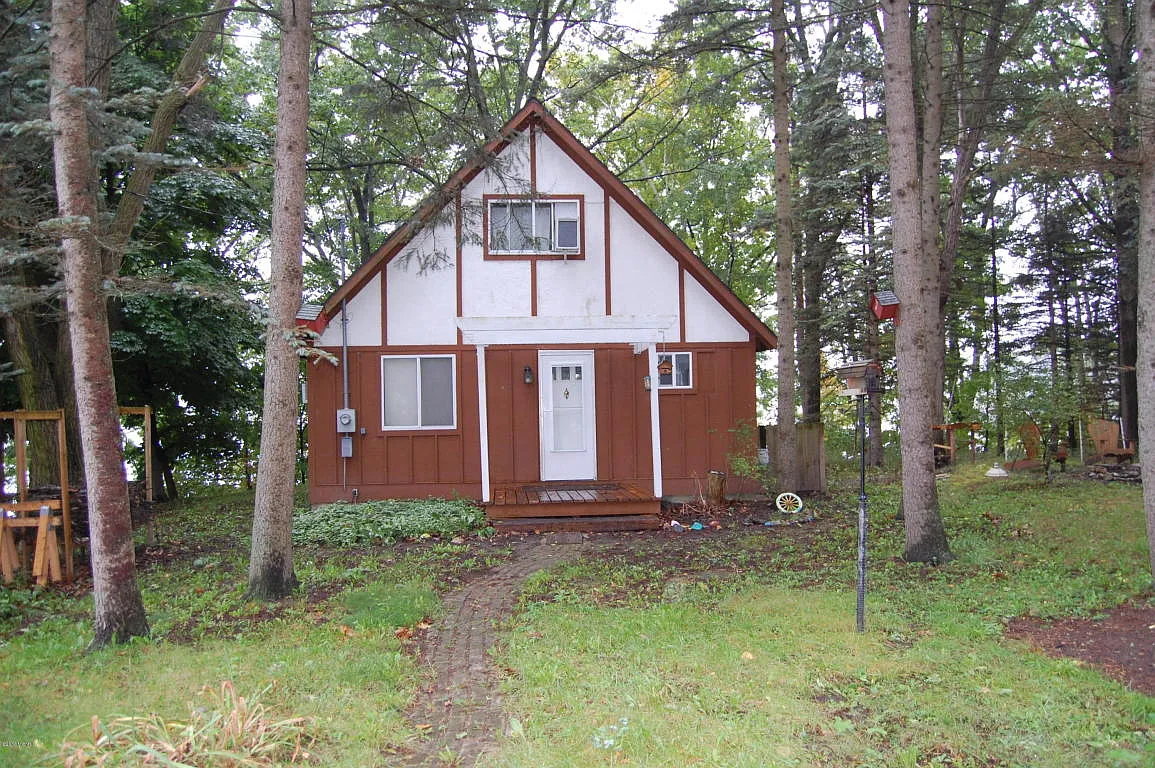 13049 Heights Rd photo 1