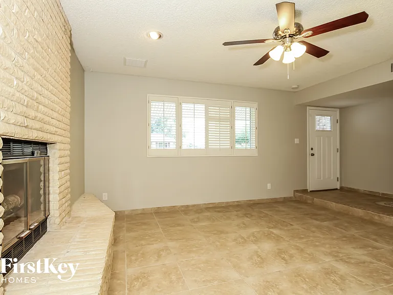 11202 N 38th Ave — Photo 3