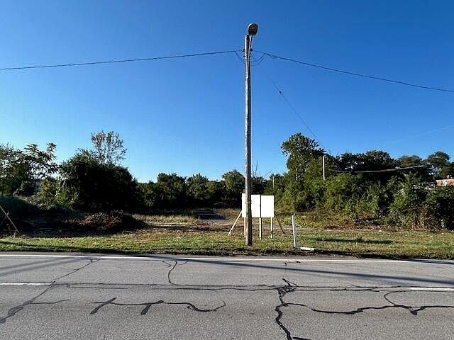 2nd image of 800 Gibson St