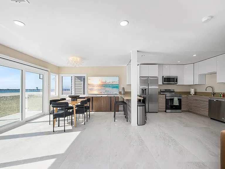 1211 Seal Way #B — Photo 14