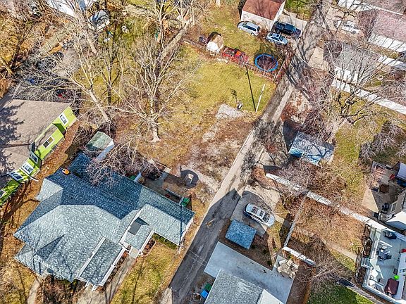 4th image of 218-220 W 4th St