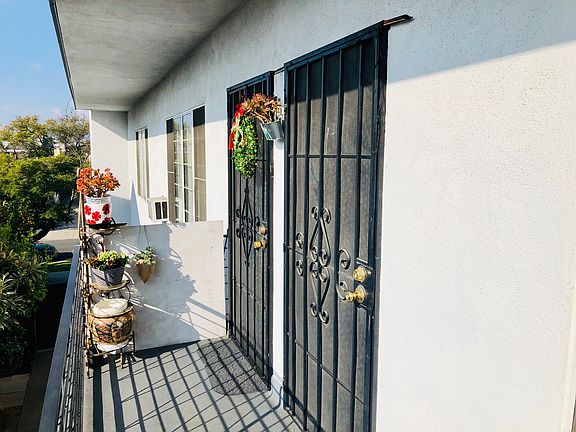 2nd image of 1138 N Berendo St APT 8
