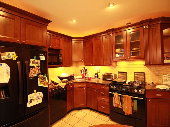 2nd image of 12 Becket St #1