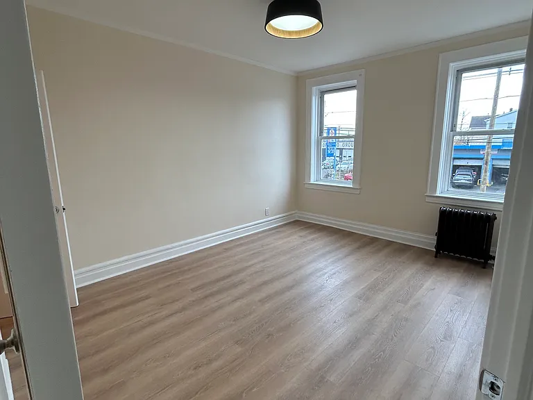559 Chancellor Ave #2 — Photo 2