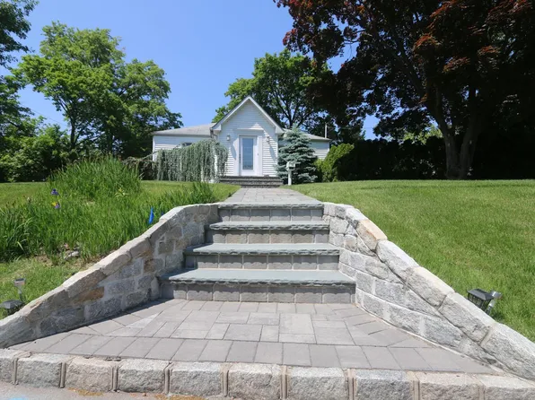 26 Greenway, New Hyde Park, NY 11040
