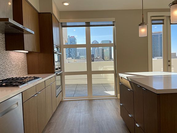 4th image of 535 India St #604