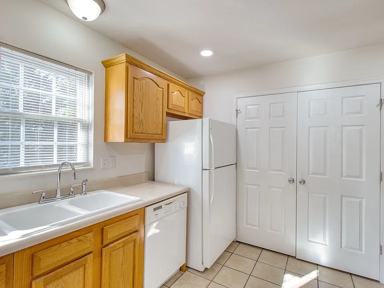 5 Stratford Dr #111 — Photo 12