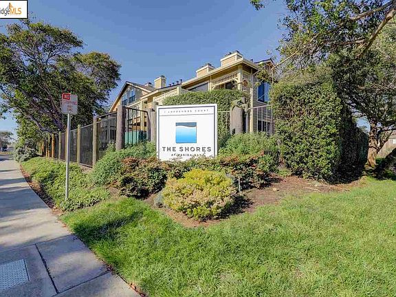2nd image of 8 Lakeshore Ct