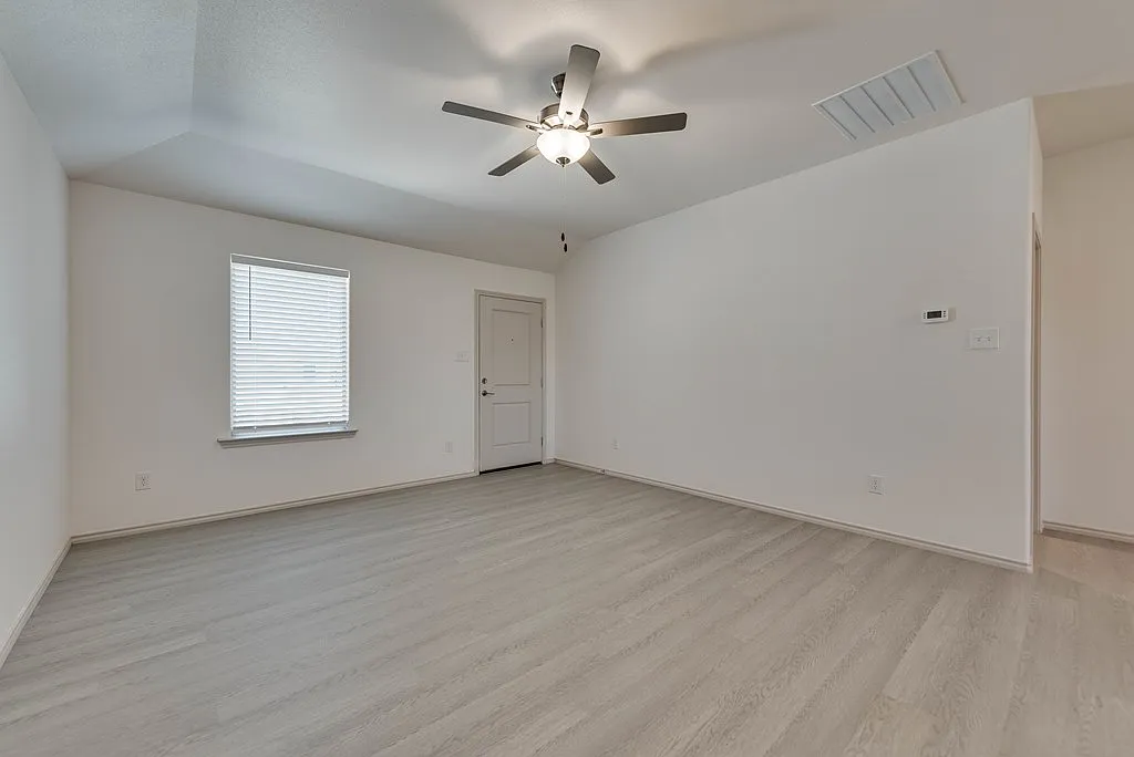 3 bed, 2.0 bath, 1511 sqft, $2,600 — Photo 4