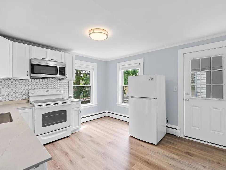 10 Pine St #12