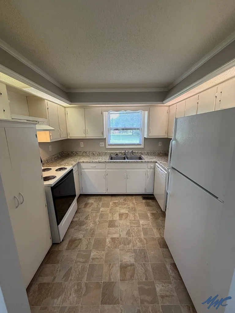 3 bed, 2.0 bath, 1575 sqft, $1,995 — Photo 4