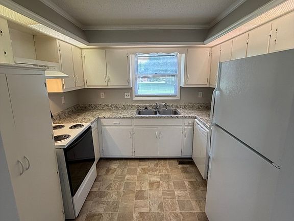 4th image of 2606 Racquet Club Dr