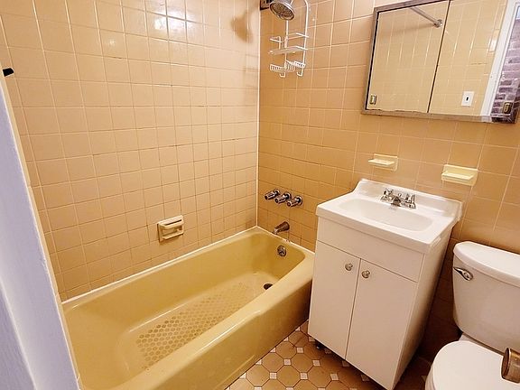 4th image of 44 W 74th St #2D