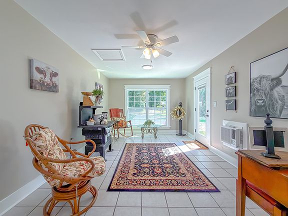 4th image of 2210 Wall St