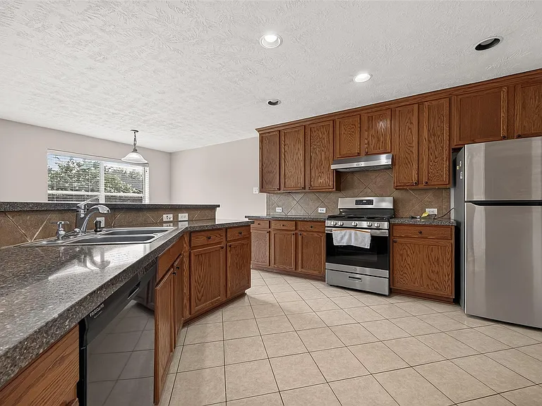 24722 Garnet Shadow Ln — Photo 16