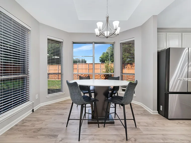 8412 Pioneer Dr — Photo 8