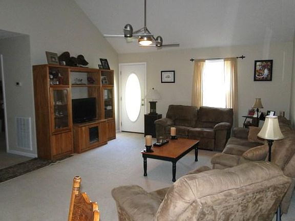 2nd image of 108 Fort Cir