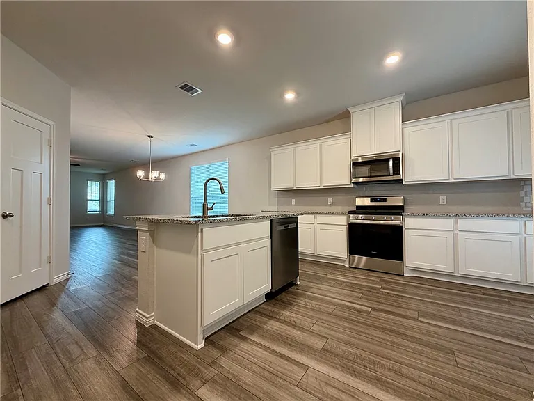 916 Toledo Bend Dr — Photo 4
