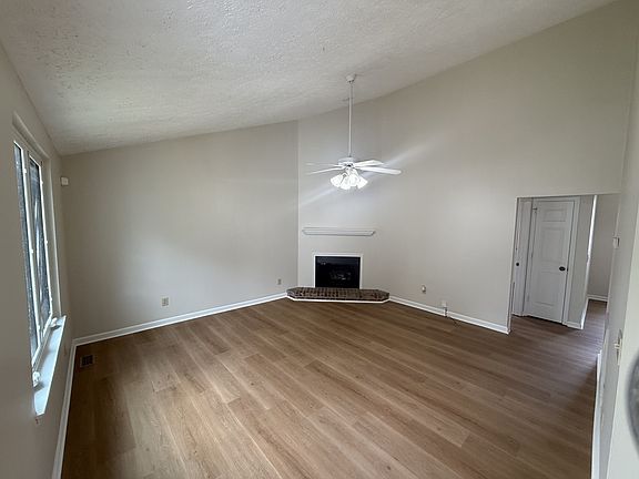 4th image of 104 Edgehill Ln