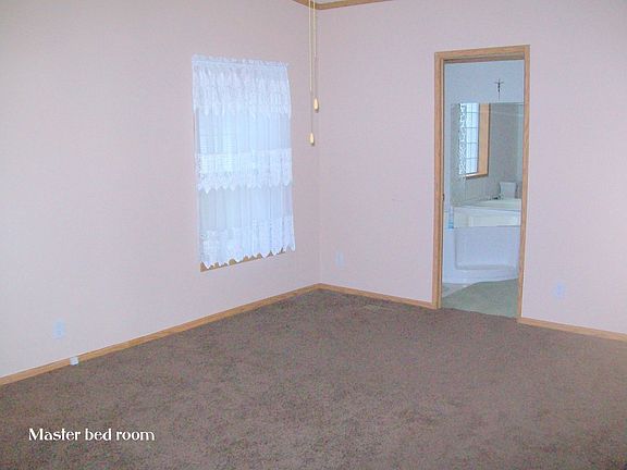 3rd image of 16072 Lincoln Dr