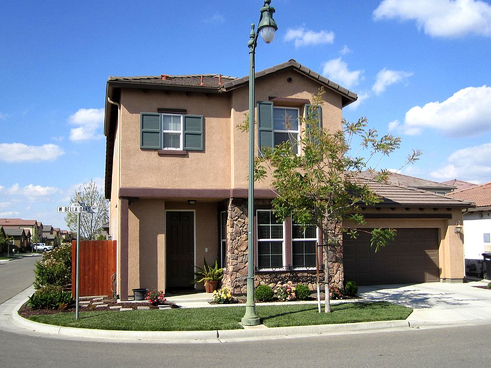 1st image of 1834 W Bella Oaks Way