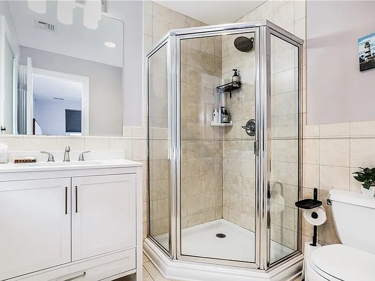 186 Woodside Ave #3 — Photo 12
