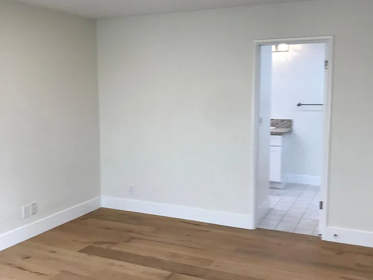 7840 W 80th St — Photo 25
