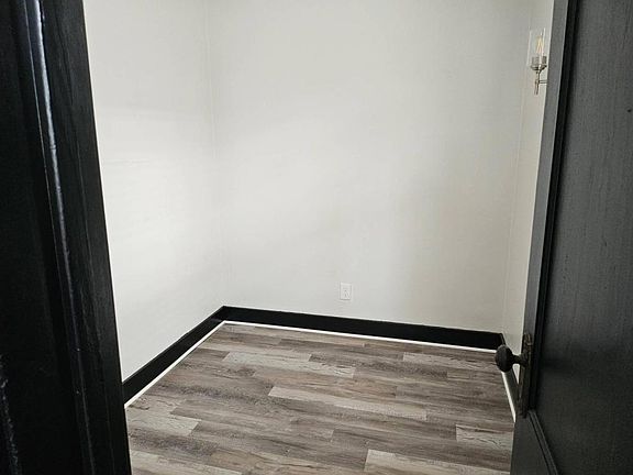 5th image of 947 Maple Ave