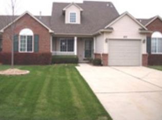 277 Redmaple Ln, Brighton, MI 48116