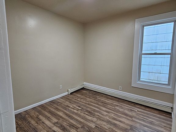 4th image of 168 Parker St Floor 2
