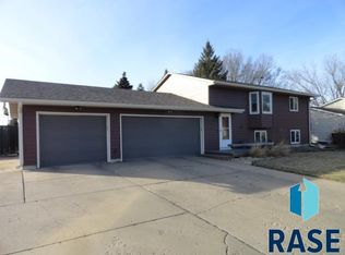 4905 S Holbrook Ave, Sioux Falls, SD 57106