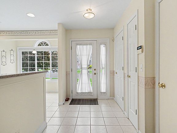 3rd image of 139 Bridgewood Dr