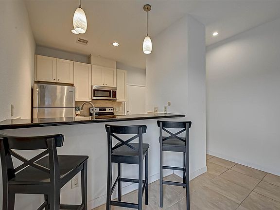 4th image of 1920 Augusta Dr Unit 6
