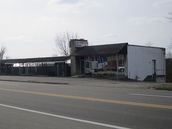 4th image of 799 Michigan Ave W