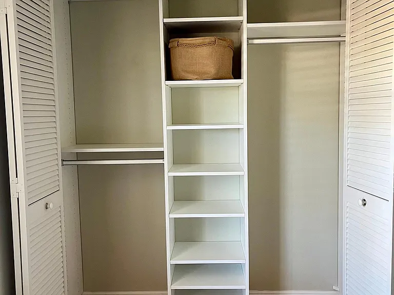 Queen bedroom California Closet System