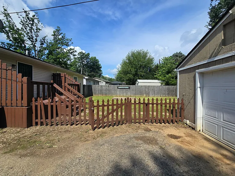 9809 Old Six Mile Ln — Photo 50