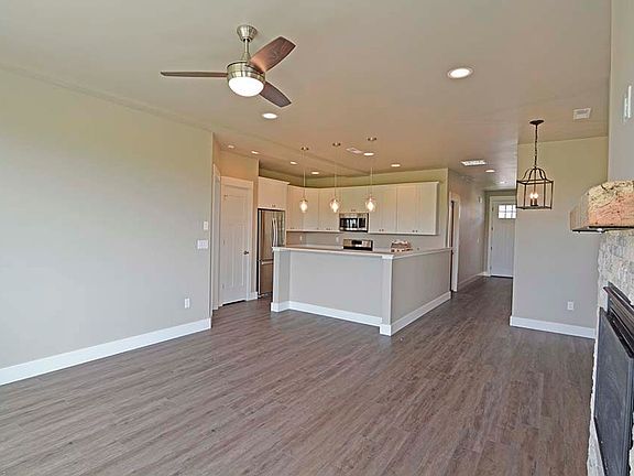 4th image of 3074 Lori Ln