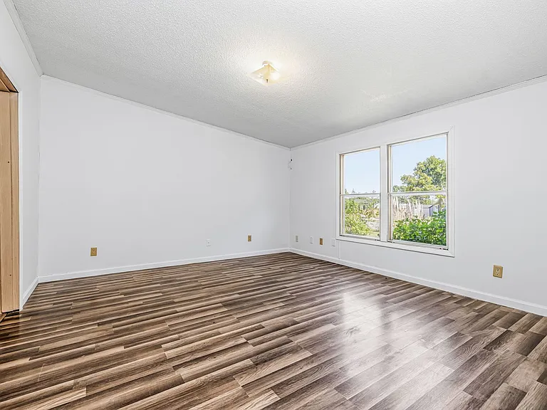 105 Valley Forge Way N — Photo 17