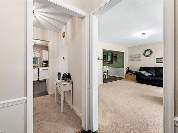 5th image of 806 Chatfield Dr