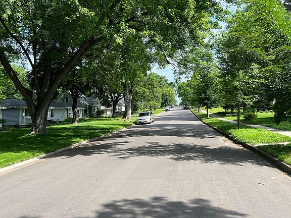 5th image of 3149 Nevada Ave S