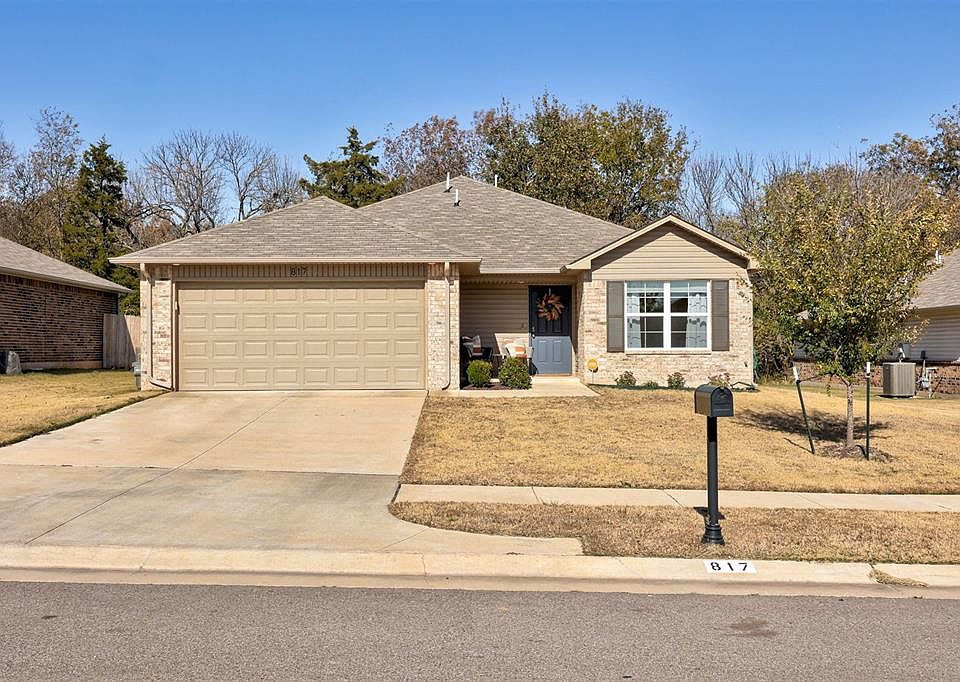 1st image of 817 Twin Lakes Dr