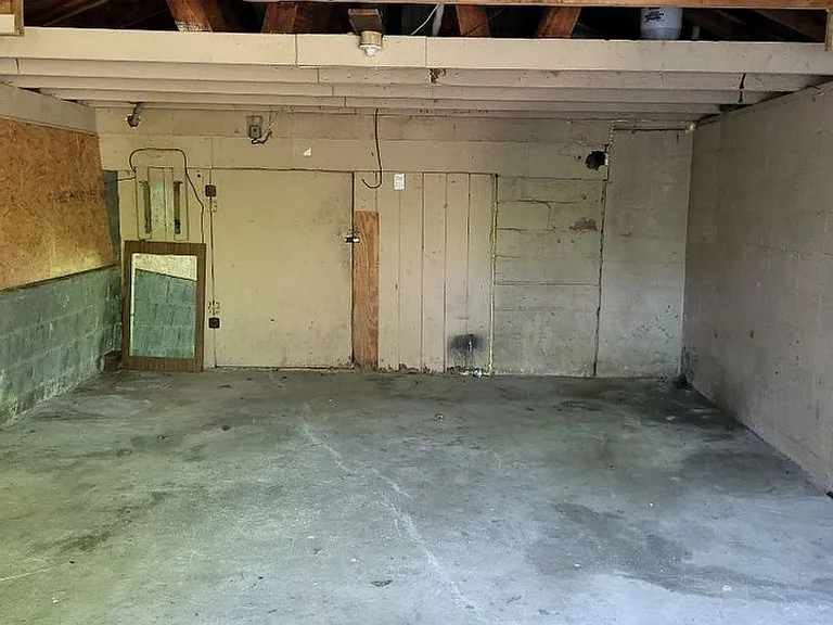 1933 Fenwood Dr — Photo 11